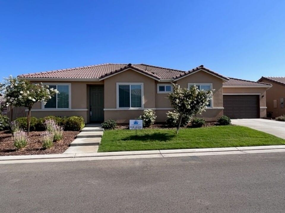 4732 W Flagstaff Ave in Visalia, CA - Building Photo
