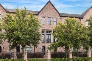 9520 London Bridge Station in Houston, TX - Building Photo