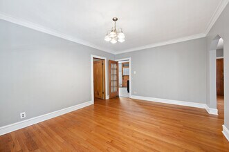 5256 W Wolfram St in Chicago, IL - Building Photo - Building Photo