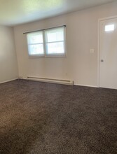 354 W Douglas St, Unit 366 in Knoxville, IL - Foto de edificio - Building Photo