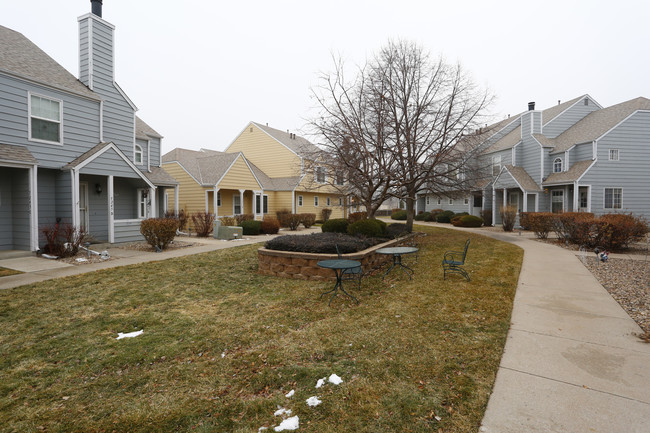 Deer Creek Village in Arvada, CO - Foto de edificio - Building Photo