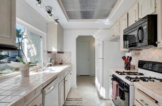 18816 Thornwood Cir in Huntington Beach, CA - Building Photo - Building Photo