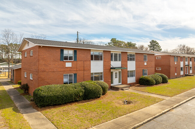 Village South in Warner Robins, GA - Building Photo - Building Photo