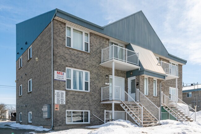 245 Monseigneur-Bourget Rte in Lévis, QC - Building Photo - Building Photo