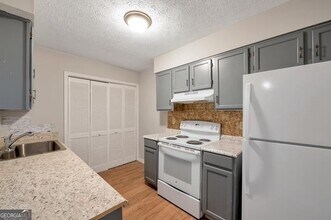 4433 Golf Vista Cir in Decatur, GA - Building Photo - Building Photo