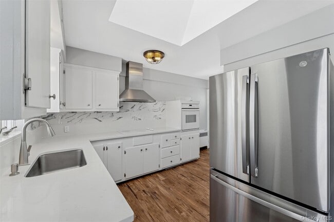 232 Round Hill Rd in Roslyn Heights, NY - Building Photo - Building Photo