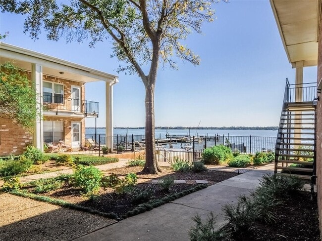 3535 E NASA Pkwy, Unit 86 in Seabrook, TX - Foto de edificio - Building Photo