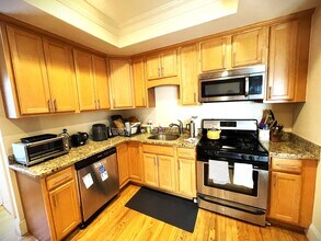 27 Lothrop St, Unit 4 in Boston, MA - Foto de edificio - Building Photo