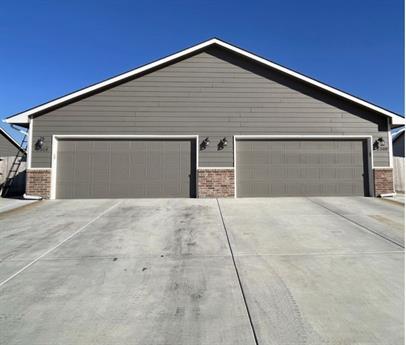 5308 N Cypress Dr in Bel Aire, KS - Foto de edificio