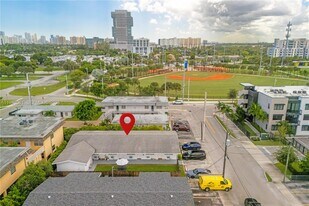 411 SE 3rd Ave in Hallandale Beach, FL - Building Photo