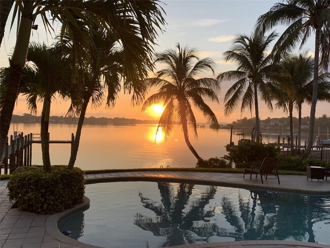 19022 Loxahatchee River Rd in Jupiter, FL - Building Photo - Building Photo