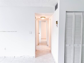 250 180th Dr in Sunny Isles Beach, FL - Building Photo - Building Photo