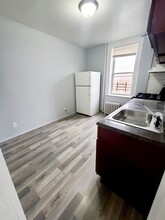 67-28 78th Street in Middle Village, NY - Foto de edificio - Building Photo