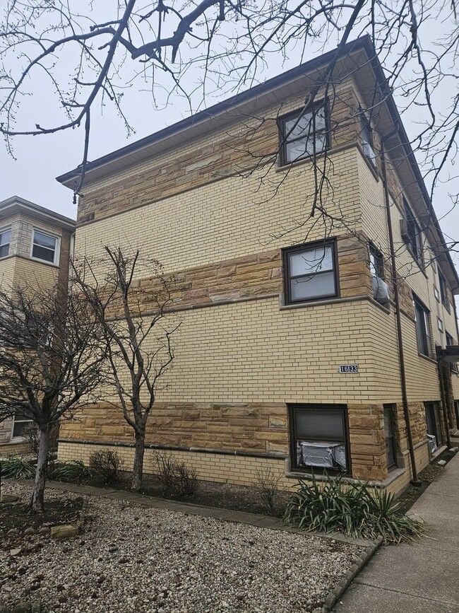 property at 1633 S Harlem Ave