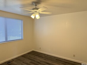 993 Holman Cir in Sparks, NV - Foto de edificio - Building Photo