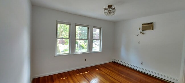 325 Whiteman St, Unit #2 in Fort Lee, NJ - Building Photo - Building Photo