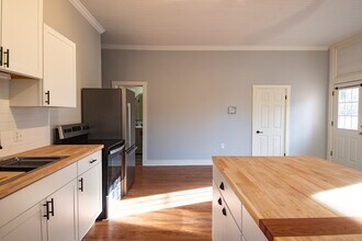 3 Bridge St in Montague, MA - Building Photo - Building Photo