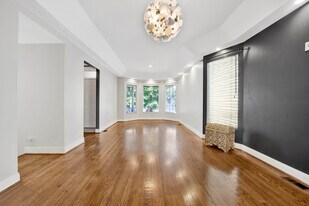 1625 W Hollywood Ave, Unit 1 in Chicago, IL - Building Photo