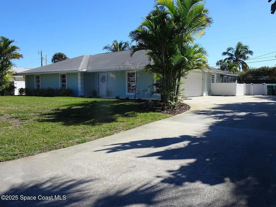 131 13th Ave in Indialantic, FL - Building Photo