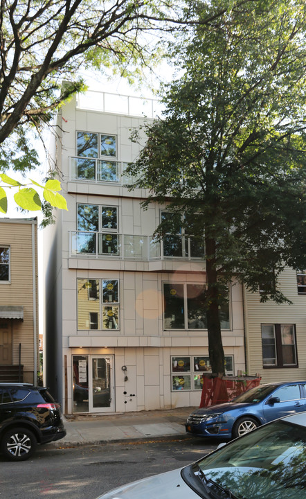 172 India St in Brooklyn, NY - Building Photo