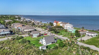 2009 Todville Rd in Seabrook, TX - Foto de edificio - Building Photo