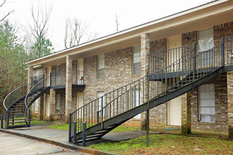 Shoal Creek Apartments in Montevallo, AL - Building Photo - Building Photo