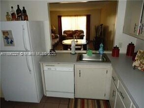 7845 Camino Real in Miami, FL - Building Photo - Building Photo