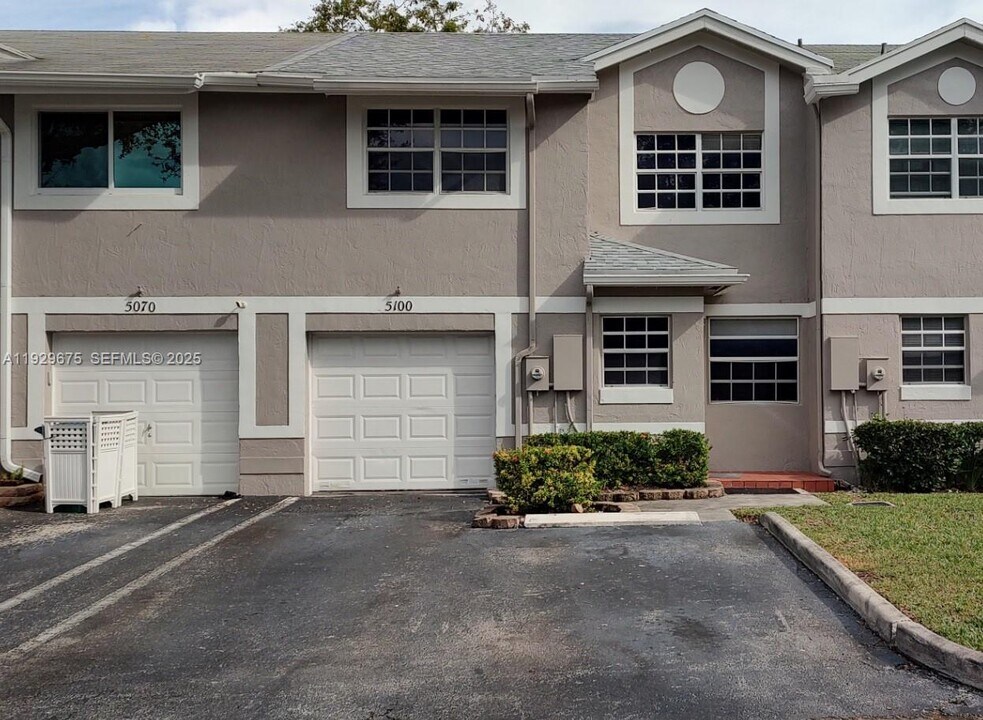 5100 SW 121st Ave in Cooper City, FL - Building Photo