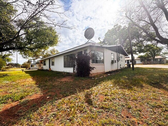 105 Lake Breeze Dr in Buchanan Dam, TX - Building Photo - Building Photo