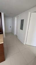 475 Brickell Ave, Unit 4913 in Miami, FL - Building Photo - Building Photo