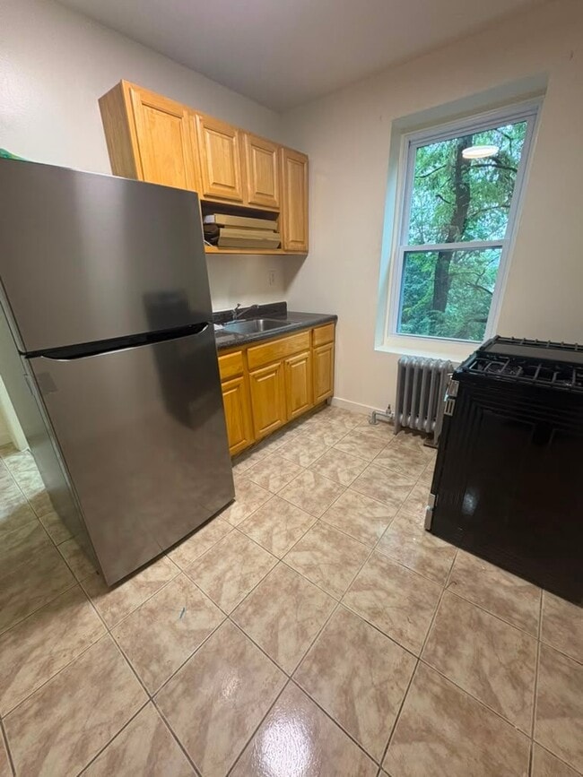 54 Saratoga Ave, Unit 3R