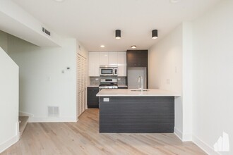 939 W Grace St-Unit -H101 in Chicago, IL - Building Photo - Building Photo