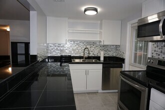 1250 46th St in Sarasota, FL - Building Photo - Building Photo