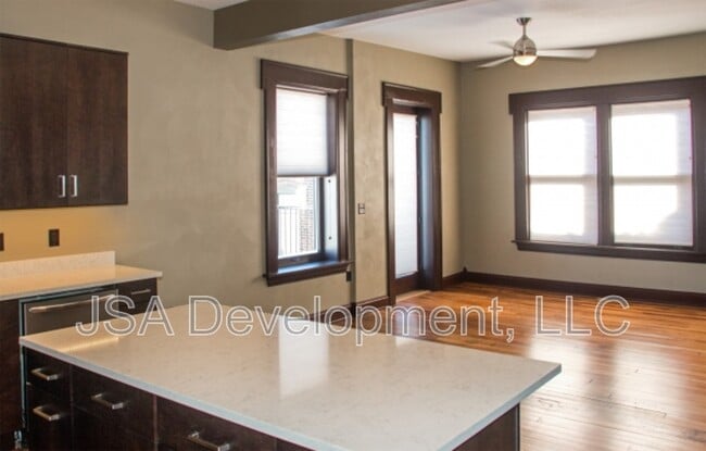 611 Sycamore St in Waterloo, IA - Building Photo - Building Photo