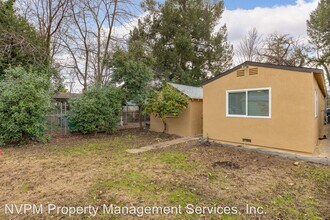 1174 Palm Ave in Chico, CA - Foto de edificio - Building Photo