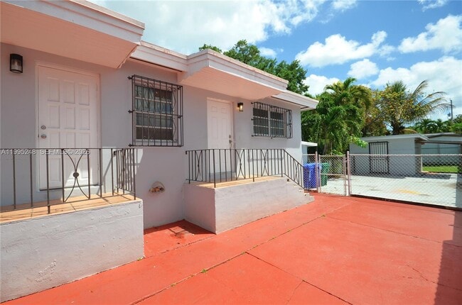 2430 SW 16th St in Miami, FL - Building Photo - Building Photo