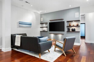 182 E Bay St in Charleston, SC - Building Photo