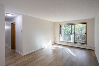 Cameron County in Edmonton, AB - Building Photo - Interior Photo