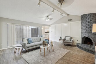 10 T Huxley Ln in Missouri City, TX - Foto de edificio - Building Photo