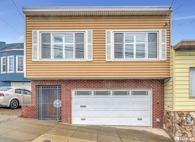 property at 206 Lakeview Ave