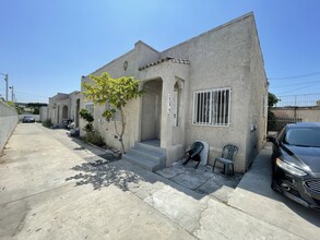 7404 S Figueroa St in Los Angeles, CA - Building Photo - Building Photo