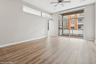 939 W Madison St, Unit 410 in Chicago, IL - Building Photo - Building Photo