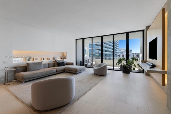10205 Collins Ave, Unit PH 3 in Bal Harbour, FL - Building Photo - Building Photo