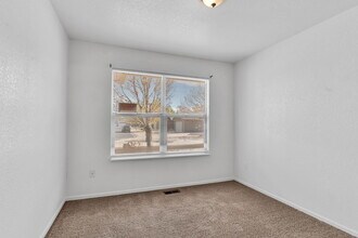 2404 Celtic Ct, Unit #B in Canon City, CO - Foto de edificio - Building Photo