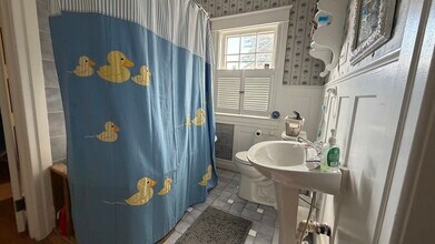 20 Lincoln Ave, Unit Upstairs in Glens Falls, NY - Building Photo - Building Photo