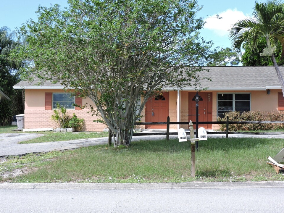 9046 SE Parkway Dr in Hobe Sound, FL - Building Photo