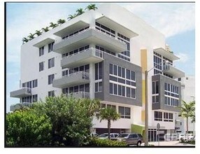 225 179th Dr in Sunny Isles Beach, FL - Building Photo - Building Photo