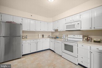 3709 S George Mason Dr in Falls Church, VA - Building Photo - Building Photo