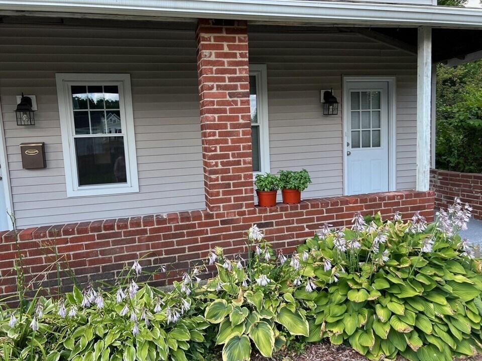 5 Tibbetts St in Natick, MA - Building Photo