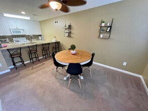 2428 E University Dr in Auburn, AL - Foto de edificio - Building Photo